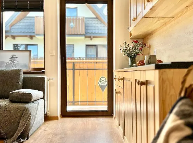 Nosal & Wine アパートホテル